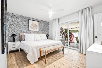 Beautifully updated 4/2 pool home in North Palm Beach. New metal - photo 14