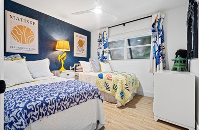 Beautifully updated 4/2 pool home in North Palm Beach. New metal - photo 16