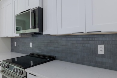 $10,000 in buyer's closing costs/prepaids and/or rate buy down - photo 18