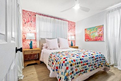 Beautifully updated 4/2 pool home in North Palm Beach. New metal - photo 18