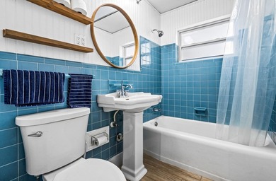Beautifully updated 4/2 pool home in North Palm Beach. New metal - photo 21