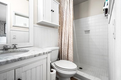 Beautifully updated 4/2 pool home in North Palm Beach. New metal - photo 22
