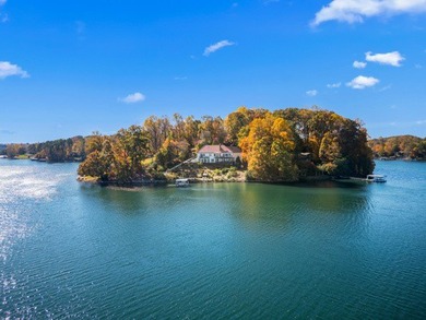 A rare lakefront estate on the emerald waters of Lake Keowee - photo 3