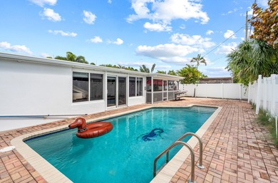 Beautifully updated 4/2 pool home in North Palm Beach. New metal - photo 28