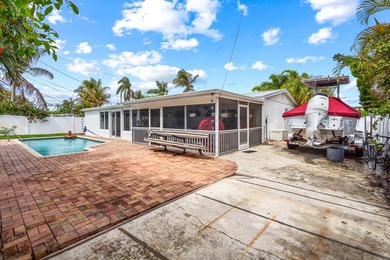 Beautifully updated 4/2 pool home in North Palm Beach. New metal - photo 29