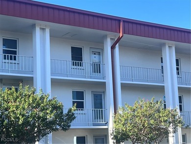 (private lake, pond, coastal) Condo Sale Pending in Fort Myers Florida