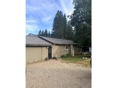 Beautiful property with stunning views of Mount Hough! This - photo 1