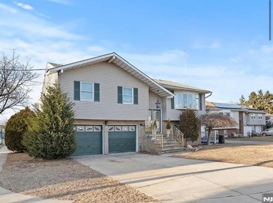 Hudson River Home For Sale in Secaucus New Jersey