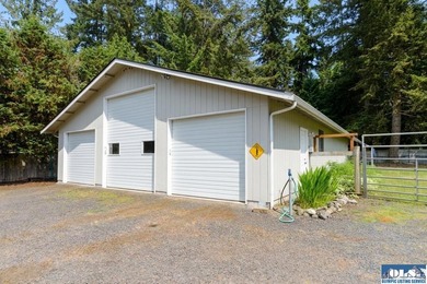 Welcome home to this beautifully maintained 3-bedroom, 2-bath - photo 3