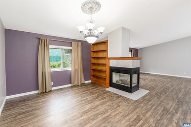 Welcome home to this beautifully maintained 3-bedroom, 2-bath - photo 9