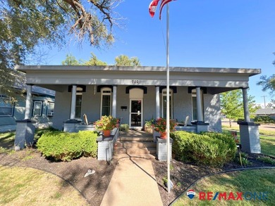 (private lake, pond, creek) Home For Sale in Garden City Kansas