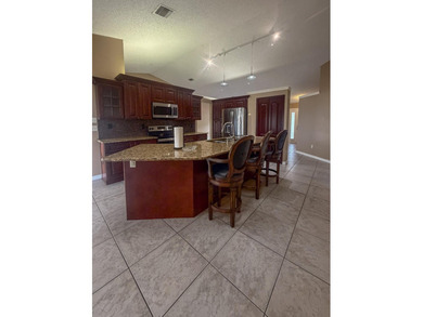 Beautiful and spacious 3 bedroom, 2 bath home with a 2 car - photo 18