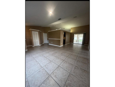 Beautiful and spacious 3 bedroom, 2 bath home with a 2 car - photo 20