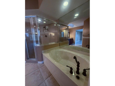 Beautiful and spacious 3 bedroom, 2 bath home with a 2 car - photo 29