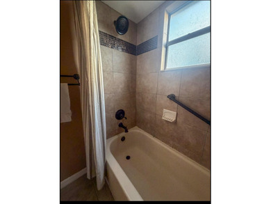 Beautiful and spacious 3 bedroom, 2 bath home with a 2 car - photo 31