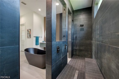 STUNNING CONTEMPORARY RESIDENCE ON BAYSHORE AVENUE! Boaters' - photo 32