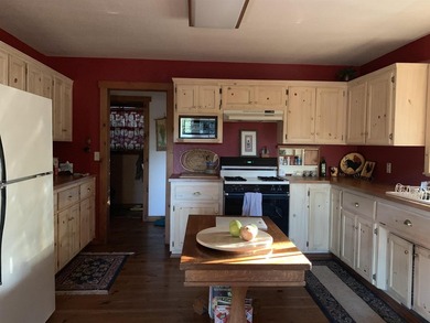 Welcome to this charming Lake Almanor West home, offering three - photo 2