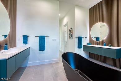STUNNING CONTEMPORARY RESIDENCE ON BAYSHORE AVENUE! Boaters' - photo 33