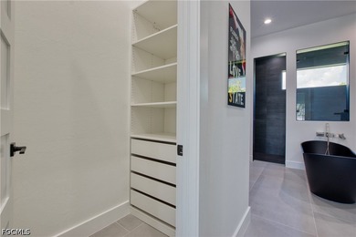 STUNNING CONTEMPORARY RESIDENCE ON BAYSHORE AVENUE! Boaters' - photo 36