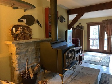 Welcome to this charming Lake Almanor West home, offering three - photo 6