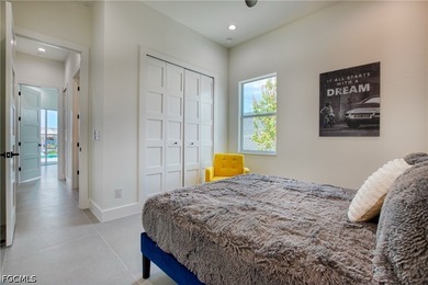 STUNNING CONTEMPORARY RESIDENCE ON BAYSHORE AVENUE! Boaters' - photo 38