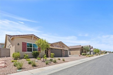 Welcome to this beautifully maintained home with 3 car garage - photo 4