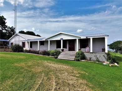 The ultimate lakefront escape, just in time for summer! Sitting - photo 6