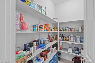 Welcome to this beautifully maintained home with 3 car garage - photo 8