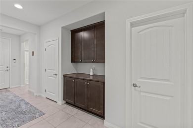 Welcome to this beautifully maintained home with 3 car garage - photo 9