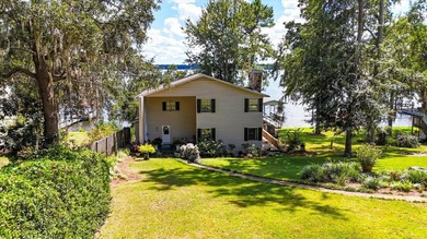 Lake Talquin lakefront home, beautifully maintained and move-in - photo 1