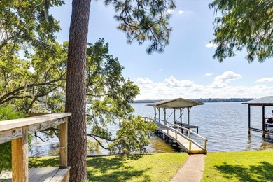 Lake Talquin lakefront home, beautifully maintained and move-in - photo 2