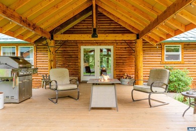 Tucked away on 4.7 beautiful acres, this stunning log home - photo 4
