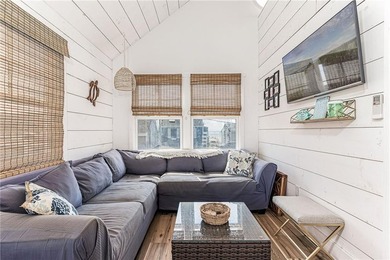Welcome to your coastal escape in the desirable Roy Carpenter's - photo 14