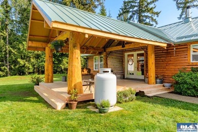 Tucked away on 4.7 beautiful acres, this stunning log home - photo 5