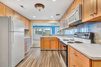 Renovated 4 Bedroom cottage in Rappahannock River Estates! Only - photo 16
