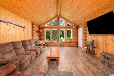 Tucked away on 4.7 beautiful acres, this stunning log home - photo 7