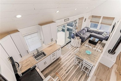 Welcome to your coastal escape in the desirable Roy Carpenter's - photo 17