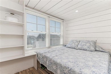 Welcome to your coastal escape in the desirable Roy Carpenter's - photo 18