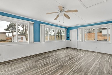 Renovated 4 Bedroom cottage in Rappahannock River Estates! Only - photo 21