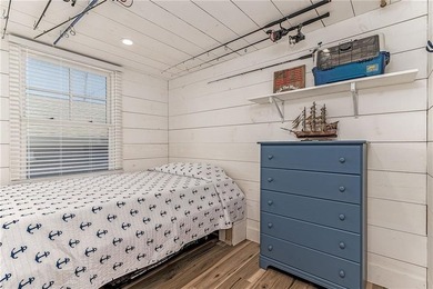 Welcome to your coastal escape in the desirable Roy Carpenter's - photo 21