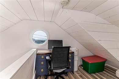 Welcome to your coastal escape in the desirable Roy Carpenter's - photo 25