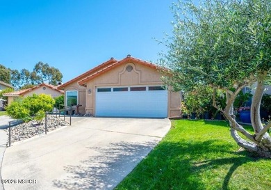 Welcome to easy living in this charming single-story home - photo 2