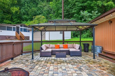 Welcome to 8 Taylor Rd, located in the heart of the picturesque