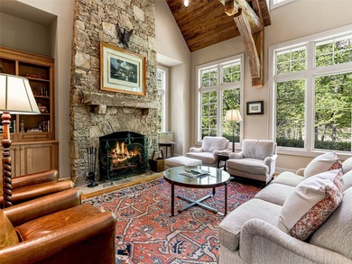 Overlooking the scenic 4th hole, this stunning 4-bedroom, 4 - photo 7
