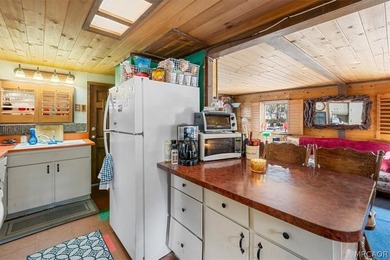 Charming vintage cabin in the heart of Big Bear Lake offering - photo 8