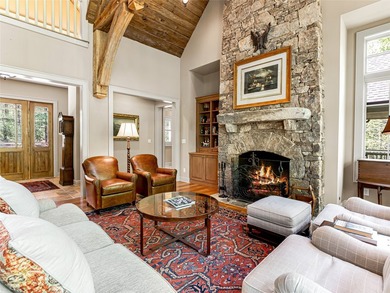 Overlooking the scenic 4th hole, this stunning 4-bedroom, 4 - photo 8