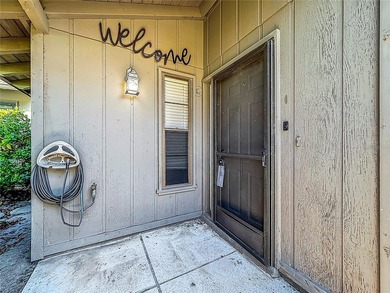 Welcome to this beautifully refreshed 3-bedroom, 2-bathroom gem - photo 8