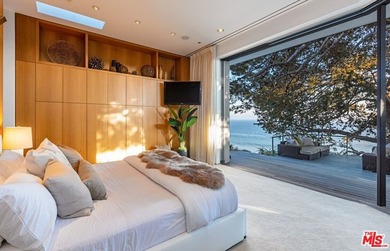 Mid-century modern elegance blends perfectly with 21st-century - photo 12