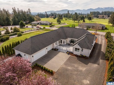 Discover the epitome of comfortable, elegant living in this - photo 2