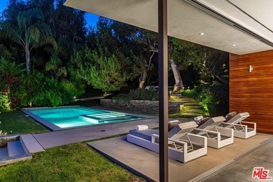 Mid-century modern elegance blends perfectly with 21st-century - photo 14